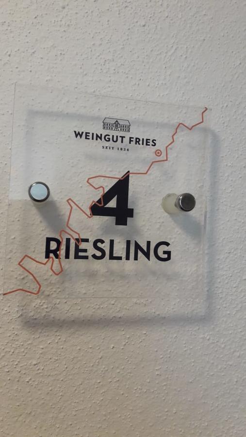 Weinhaus Fries Hotel Kattenes Bagian luar foto